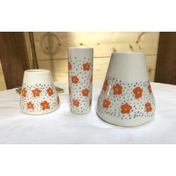 Vases à fleurs orange