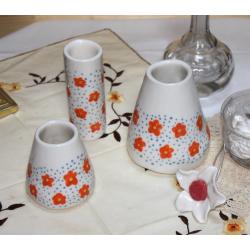 Vases à fleurs orange